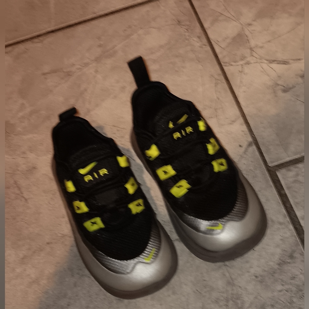 Nike - Picture 4 of 6